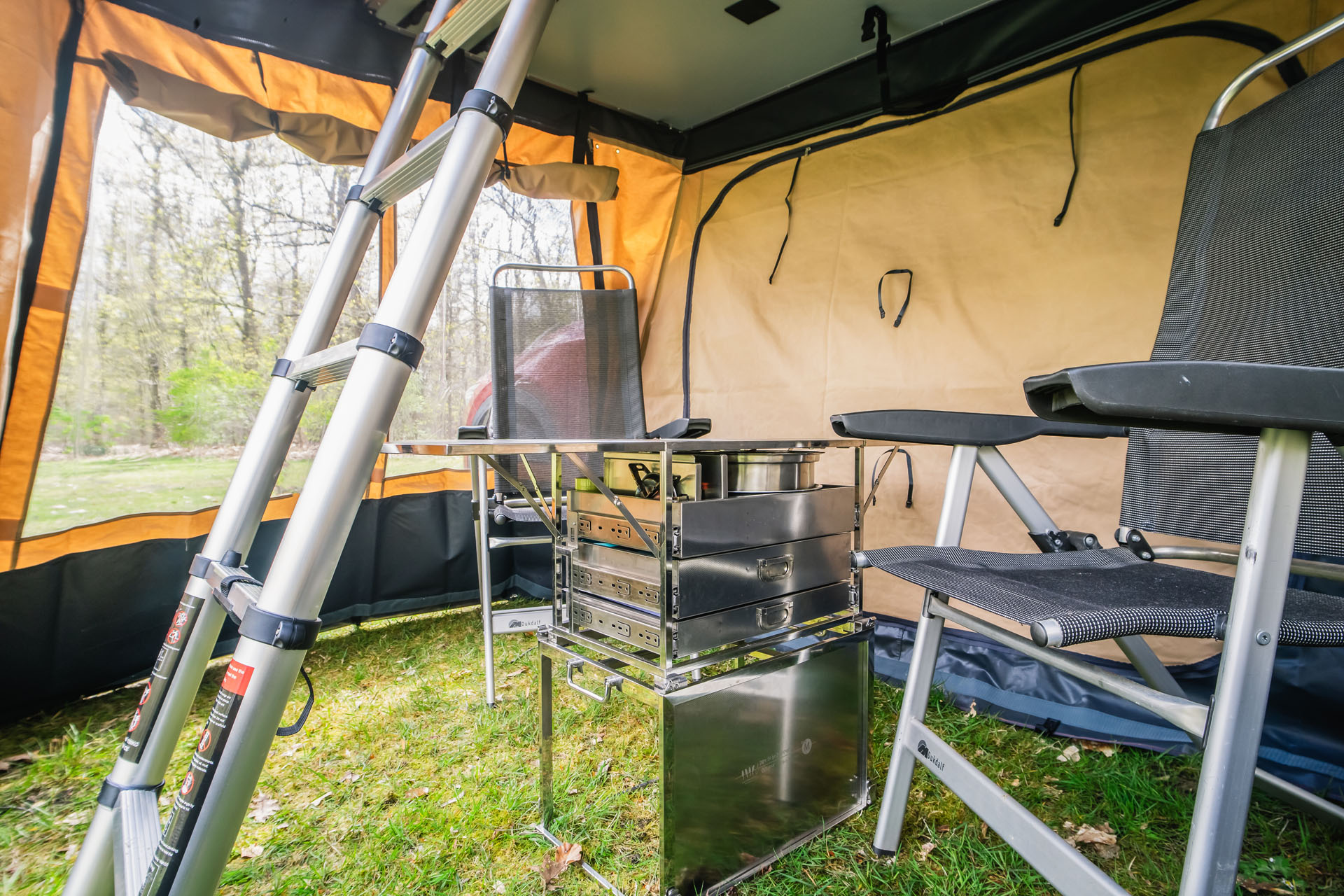Create a living room under the Sitta rooftop tent